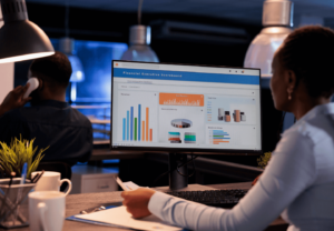 Veja como nas organizações de grande porte, o sap datasphere se posiciona como um elemento central para a evolução da arquitetura de dados corporativa.