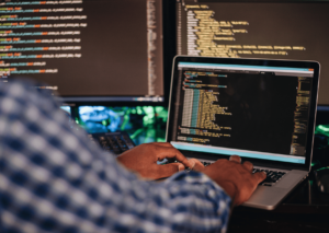 Em empresas que operam SAP em escala, a arquitetura baseada em microsserviços é uma decisão diretamente ligada à capacidade de inovar sem comprometer o core do ERP.