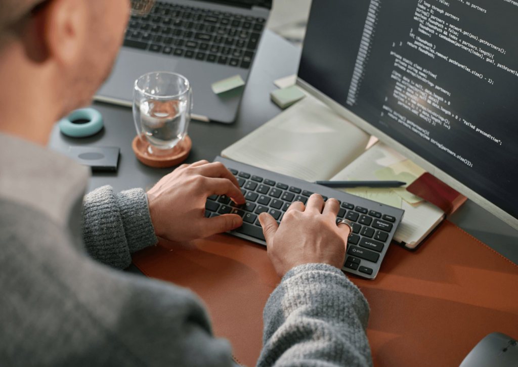 Em grandes empresas, a otimização estratégica de TI já não pode ser tratada como simples corte de orçamento. Para a diretoria, o desafio real é reduzir desperdício.